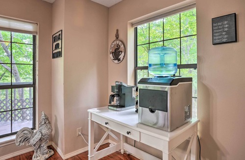 Lost Bridge Village House | Beaver Lake Retreat w/Deck & Private Hot Tub