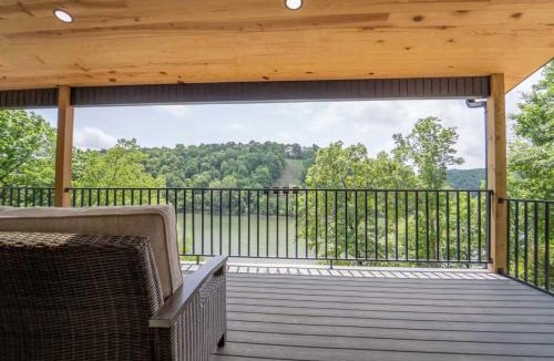 Rogers House | Beaver Lake Retreat with Hot Tub & Game Room