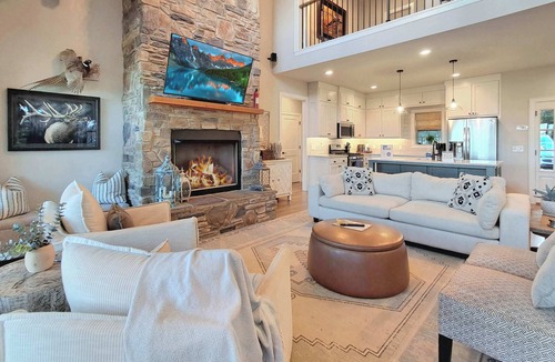 Rogers House | Beaver Lake Sunset Retreat - Fire Pit, 180° Views on Screened Porch