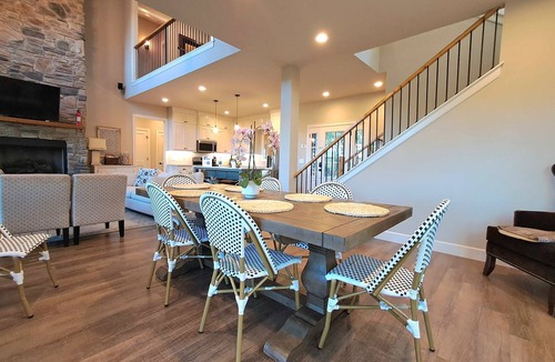 Rogers House | Beaver Lake Sunset Retreat - Fire Pit, 180° Views on Screened Porch