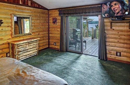 Sylvan Shores Cabin | Beaver Lake Waterfront Homestead House with Hot Tub ON Beaver Lake w/Dock/Slips. Rate is based on 2 people