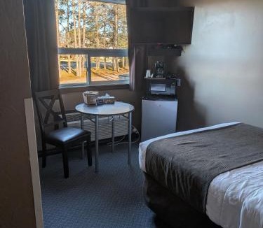 Algoma District Hotel | Beaver Motel