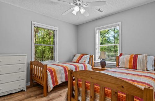 Farmington House | Beaverdam Bliss Cabin on 14 acres