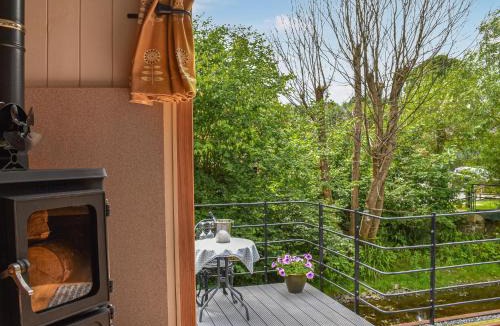 Bettws Cedewain House | Bechan Brook Hut