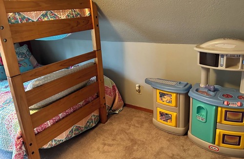 Afton Cabin | Becker's Bungalow on Monkey Island with outdoor deck! Pet & family friendly!
