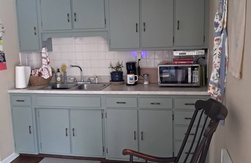 Bradley House | Beckley Escape . Near the Crossroads Mall and 20 minutes to the New River Gorge