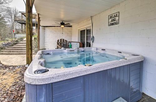 Eccles Apartment | Beckley Studio w/Hot Tub, 4 Mi to WVU Tech!