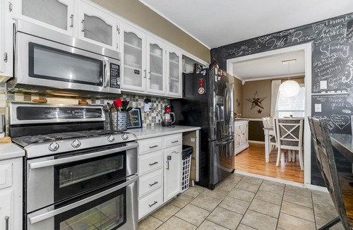 Gladstone House | Becky & Marvels 420 Stay (Private Room)