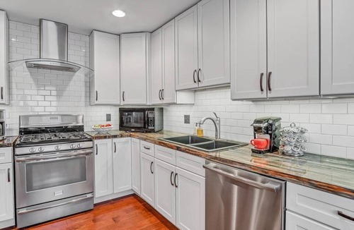Ballwin House | Becky's Oasis-Your Private Ranch Home Sleeps 6