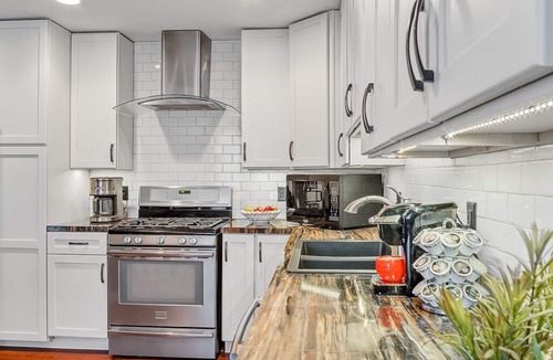 Ballwin House | Becky's Oasis-Your Private Ranch Home Sleeps 6