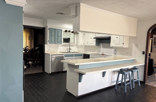 Bell City House | Becky’s Country Come to Town nPrivate Billiards Lounge & Cozy Retreat