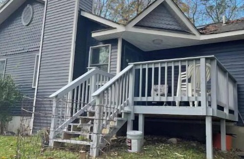 New Paltz House | Become at peace in a comfortable country home