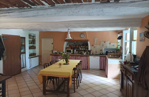 Saint-Etienne-les-Orgues Bed & Breakfast | Bed and Breakfast 'Chambre' with Private Terrace, Shared Garden and Wi-Fi