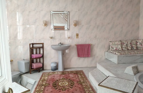 Saint-Etienne-de-Montluc House | Bed and breakfast with hydromassage bath - St Thomas Castle