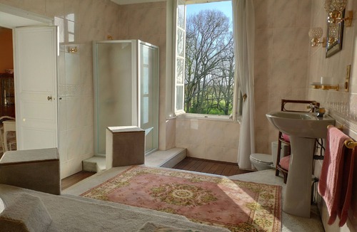 Saint-Etienne-de-Montluc House | Bed and breakfast with hydromassage bath - St Thomas Castle