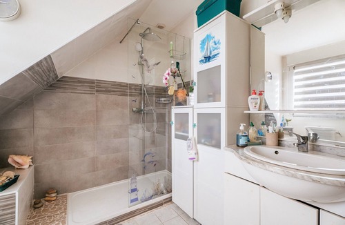 Saint-Jouan-de-l'Isle Bed & Breakfast | Bed and Breakfast 'Le Jardin Aux Oiseaux' with Wi-Fi