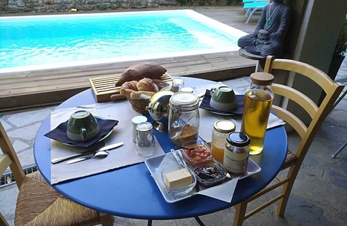 Saint-Jean-de-Valeriscle Apartment | Bed and breakfast "La mauresque", 2 people, continental breakfast included