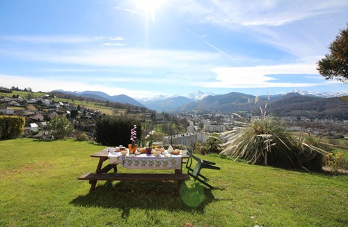 Bagneres-de-Bigorre Bed & Breakfast | Bed and breakfast with local people