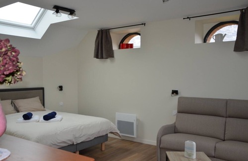 Montreuil-sur-Maine Bed & Breakfast | Bed and Breakfast 'Le Pin Au Haras' with Wi-Fi
