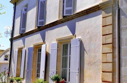 Pessac-sur-Dordogne House | Bed and breakfast at the water's'edge