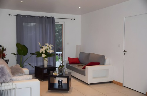 Saint-Andre-dAllas Bed & Breakfast | Bed and Breakfast 'Chambre Grise' with Shared Pool, Shared Terrace and Wi-Fi