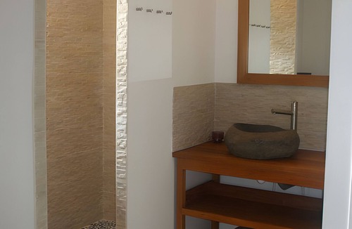 Saint-Andre-dAllas Bed & Breakfast | Bed and Breakfast 'Chambre Grise' with Shared Pool, Shared Terrace and Wi-Fi