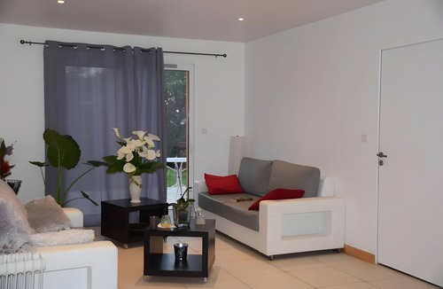 Saint-Andre-dAllas Bed & Breakfast | Bed and Breakfast 'Chambre Grise' with Shared Pool, Shared Terrace and Wi-Fi