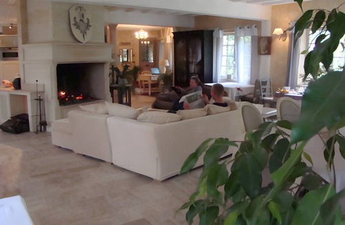 Saint-Jean-aux-Bois Bed & Breakfast | Bed and Breakfast 'Le Jardin De Saint Jean - Jasmin' with Private Terrace, Shared Garden and Wi-Fi