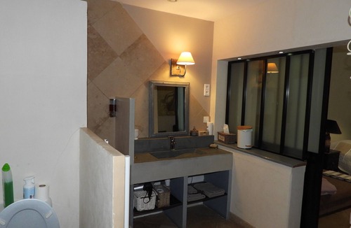 Saint-Jean-aux-Bois Bed & Breakfast | Bed and Breakfast 'Le Jardin De Saint Jean - Jasmin' with Private Terrace, Shared Garden and Wi-Fi