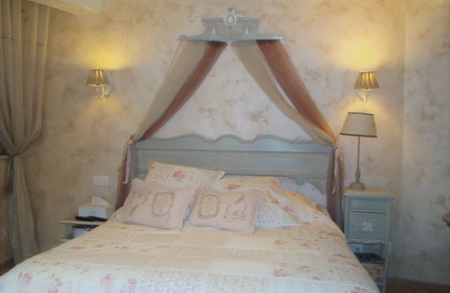 Saint-Jean-aux-Bois Bed & Breakfast | Bed and Breakfast 'Le Jardin De Saint Jean - Lupin' with Private Terrace, Shared Garden and Wi-Fi