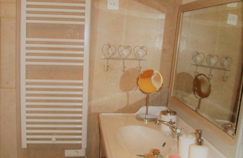 Saint-Jean-aux-Bois Bed & Breakfast | Bed and Breakfast 'Le Jardin De Saint Jean - Lupin' with Private Terrace, Shared Garden and Wi-Fi