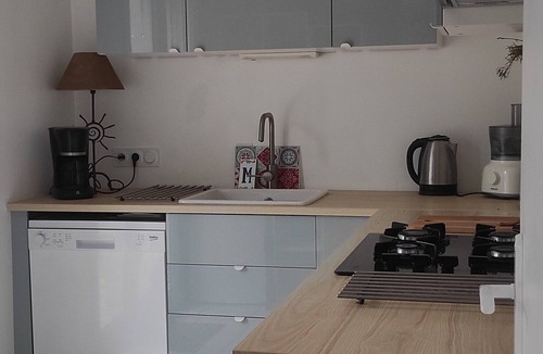 Serignan-du-Comtat Villa | Bed and breakfast, quiet area near Orange, Vaucluse