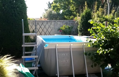 Serignan-du-Comtat Villa | Bed and breakfast, quiet area near Orange, Vaucluse