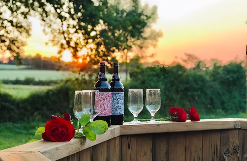 Saint-Malo-du-Bois Bed & Breakfast | Bed and Breakfast 'Chambre Nature' with Shared Garden and Wi-Fi