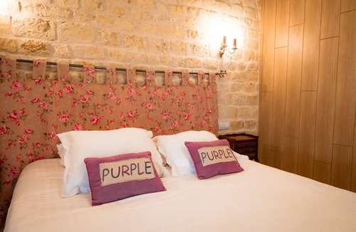 Coulombs Bed & Breakfast | Bed and Breakfast 'Chambre Tulipes' with Shared Garden and Wi-Fi