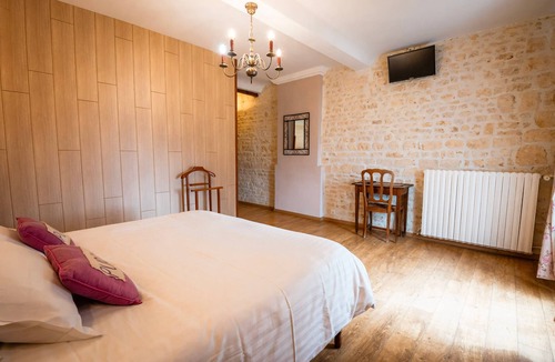 Coulombs Bed & Breakfast | Bed and Breakfast 'Chambre Tulipes' with Shared Garden and Wi-Fi
