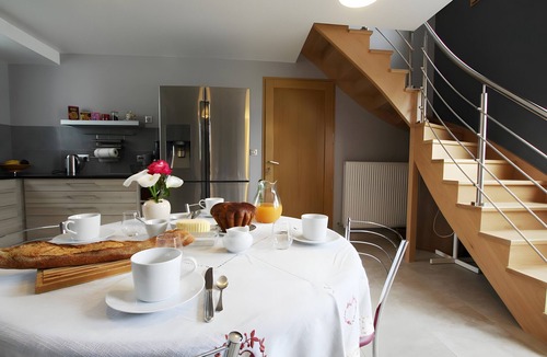 Muneville-sur-Mer Bed & Breakfast | Bed and Breakfast 'Chambre Mont Saint-Michel' with Shared Terrace, Shared Garden and Wi-Fi
