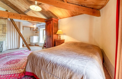 Vers-Pont-du-Gard Bed & Breakfast | Bed and Breakfast 'Chambre 3' with Shared Pool, Shared Terrace and Wi-Fi