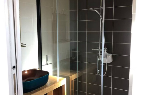 Parentis-en-Born Bed & Breakfast | Bed and Breakfast 'Chambre Suite Papillons' with Shared Terrace, Shared Garden and Wi-Fi
