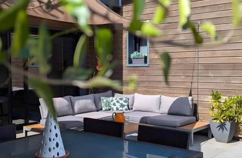 Plouer-sur-Rance Bed & Breakfast | Bed and Breakfast 'Chambre Port Briac' with Shared Pool, Shared Terrace and Wi-Fi