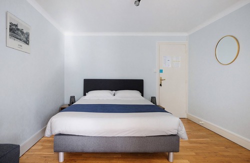 Laigne-en-Belin Bed & Breakfast | Bed and Breakfast 'Chambre Le Mans' with Shared Terrace, Shared Garden and Wi-Fi