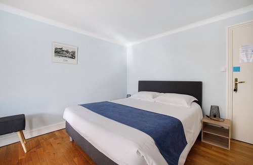 Laigne-en-Belin Bed & Breakfast | Bed and Breakfast 'Chambre Le Mans' with Shared Terrace, Shared Garden and Wi-Fi