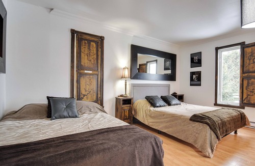 Grandes-Piles Bed & Breakfast | Bed and Breakfast: Elegant family suite Spa on shared terrace