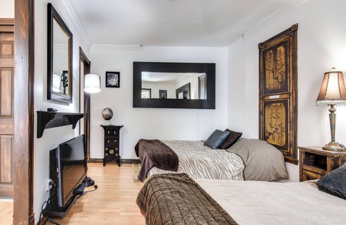 Grandes-Piles Bed & Breakfast | Bed and Breakfast: Elegant family suite Spa on shared terrace