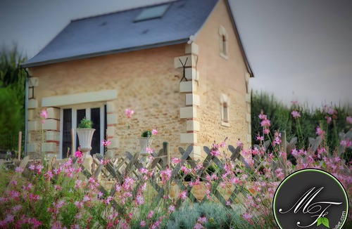 Fougere Bed & Breakfast | Bed and Breakfast 'La Suite Tilleul' with Shared Terrace, Shared Garden and Wi-Fi