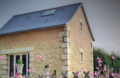Fougere Bed & Breakfast | Bed and Breakfast 'La Suite Étoilée' with Shared Terrace, Shared Garden and Air Conditioning