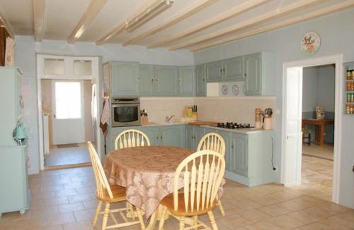 Couture-dArgenson Bed & Breakfast | Bed and Breakfast Dunroamin