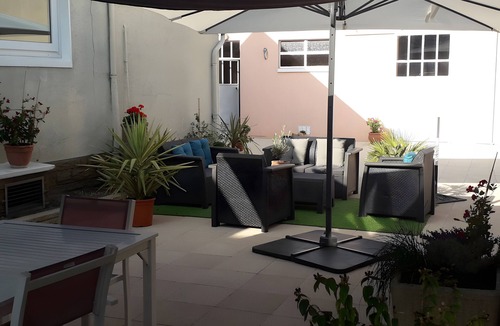 Laigne-en-Belin Bed & Breakfast | Bed and Breakfast 'Chambre Le Mans' with Shared Terrace, Shared Garden and Wi-Fi