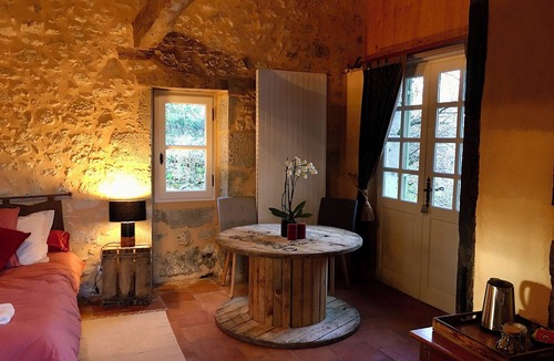 Lusignan-Petit Bed & Breakfast | Bed and Breakfast Four à Pruneaux