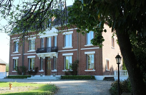 Mesnil-Martinsart Bed & Breakfast | Bed and Breakfast site ancien Château de Martinsart